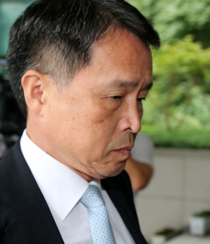 Takashi Kurai, a minister and deputy chief of the Japanese Embassy in Seoul, enters the Foreign Ministry on Tuesday. (Yonhap News)