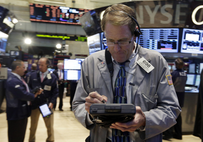 A trader works on the floor of the New York Stock Exchange. (AP-Yonhap News)