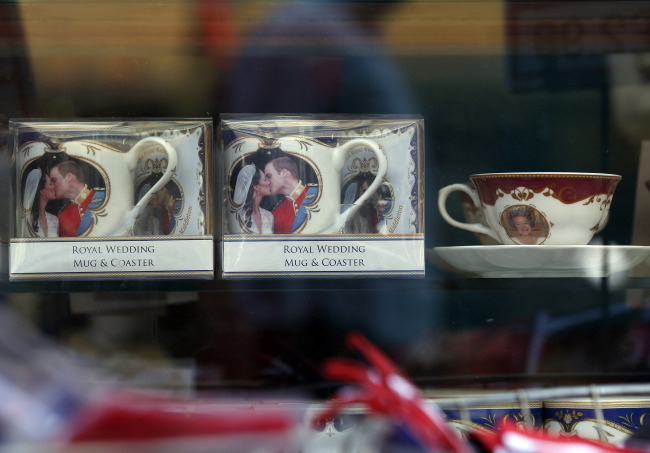 Royal souvenirs are displayed in a shop window in London, Monday. Britain’s Prince William and his wife, Kate, are expecting their first child in mid-July. (AP-Yonhap News)