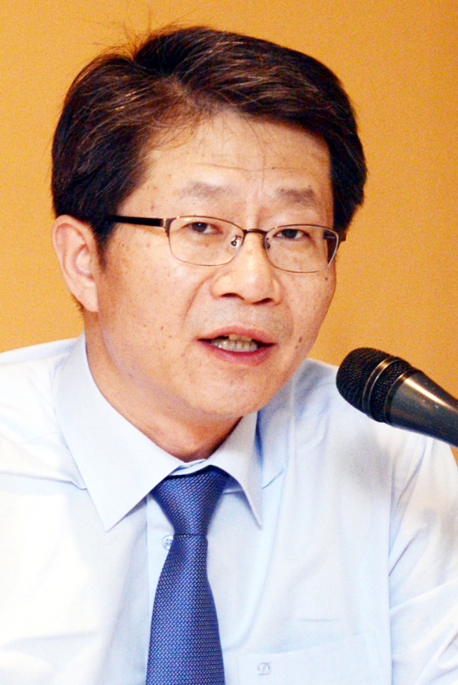Unification Minister Ryoo Kihl-jae speaks at a North Korea policy forum in Seoul on Thursday. (Park Hyun-koo/The Korea Herald)