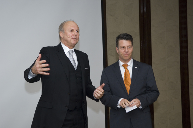 New Merck Korea president Michael Grund (right) and outgoing president Juergen Koenig attend a news conference in Seoul on Monday. (Merck Korea)