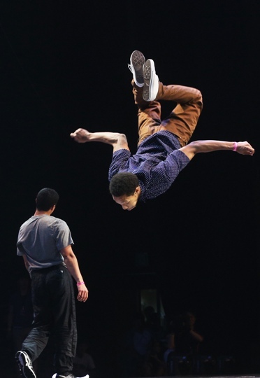 B-boys show off their skills at the R16 World B-Boy Masters Championship in the Olympic Hall in Seoul in Saturday. (Yonhap News)