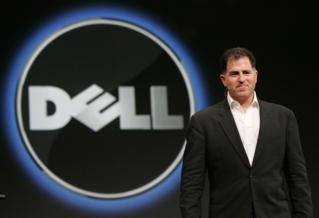 Dell CEO Michael Dell stands by the company logo at a conference in San Francisco on Nov. 14, 2007. (AP-Yonhap News)