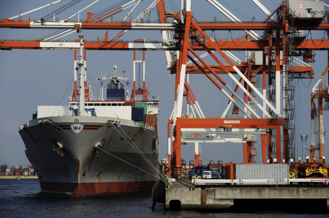 A Wan Hai Lines Ltd. container ship sits moored at a shipping terminal in Yokohama, Kanagawa prefecture, Japan, Saturday. (Bloomberg)