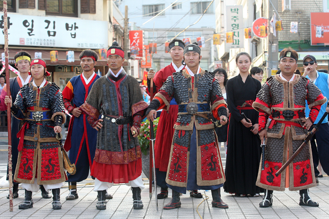 Volunteers of the Hansan Daecheop Festival in 2011 pose in old Korean armor. (HSDF)