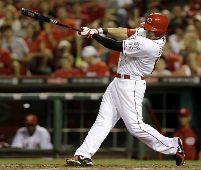 Reds center fielder Choo Shin-soo hits a two-run home run in the eighth inning on Saturday. It was his 15th of the season. ( AP-Yonhap News)