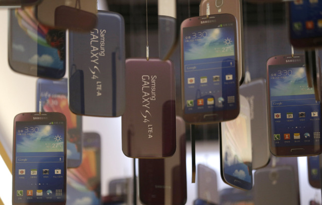 This file photo shows models of Samsung Electronics` Galaxy S4 smart phones being displayed at a showroom of its headquarters in Seoul, South Korea. The U.S. International Trade Commission on Friday issued an import ban on some Samsung devices on grounds they violate Apple`s patents.(Yonhap News)