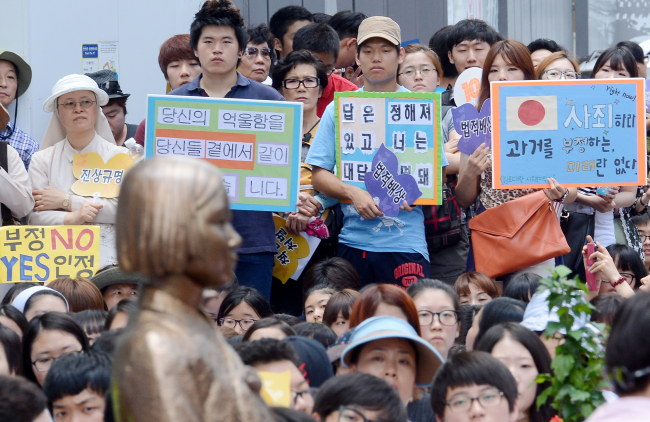 Citizens join a rally by Korean victims of sexual enslavement by the Japanese army during World War II in front of the Japanese Embassy in Seoul on Wednesday. (Ahn Hoon/The Korea Herald)