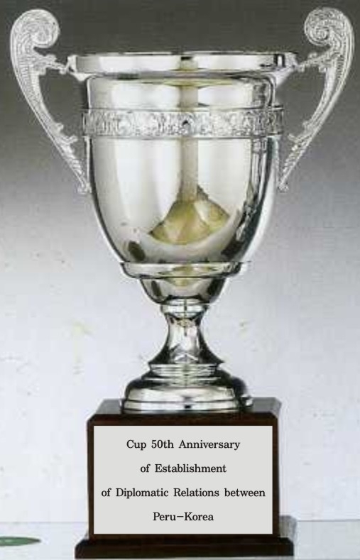 The dedication inscribed on the winners’ trophy says: “Cup 50th anniversary of the establishment of diplomatic relations between Peru and South Korea,” underscoring the bilateral relationship between the two countries. (Peruvian Embassy)