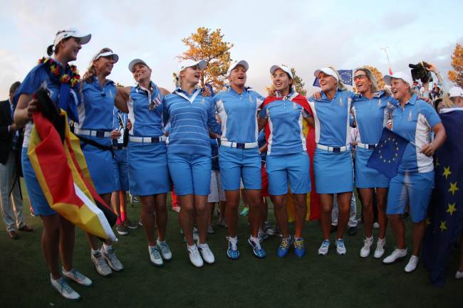 European team members celebrate their Solheim Cup victory. (AFP-Yonhap News)