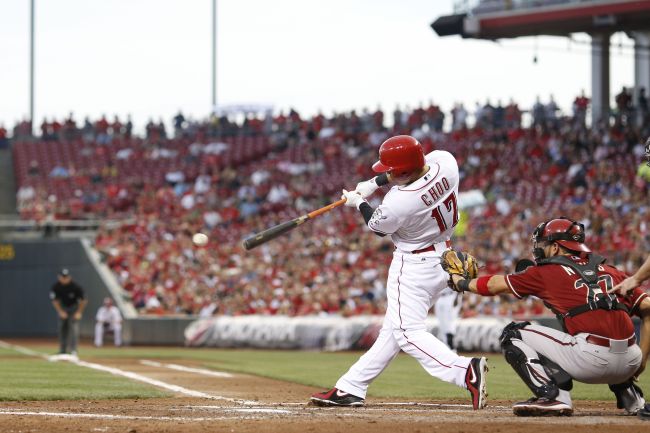 Cincinnati Reds outfielder Choo Shin-soo singles to drive in two runs in the second inning on Wednesday. (AFP-Yonhap News)