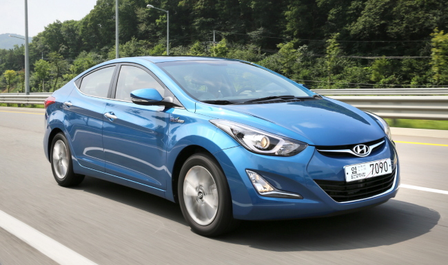 Hyundai Avante Diesel ― Design: ★★★☆☆ / Interior:★★★☆☆ / Engine: ★★★★☆ / Fuel economy: ★★★☆☆ / Cost and A/S: ★★★★☆