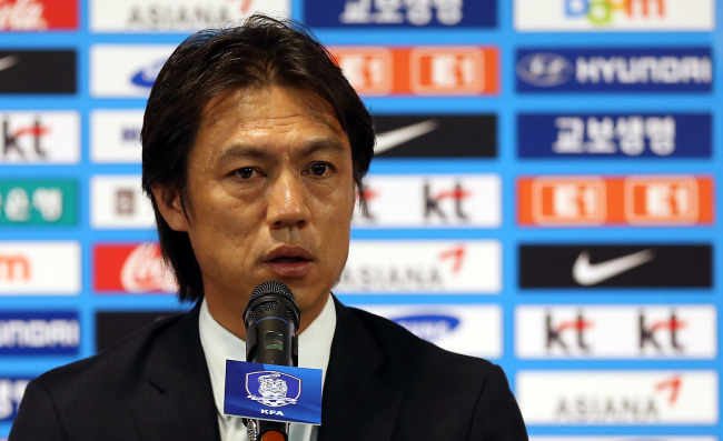 Korea’s head coach Hong Myung-bo speaks about his lineup on Tuesday. (Yonhap News)