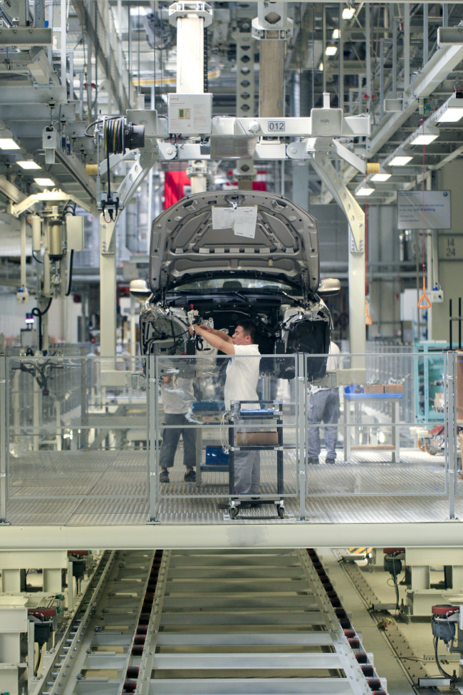 Employees at the BMW Brilliance Automotive Ltd. Tiexi plant work on an assembly line in Shenyang, Liaoning province, China. (Bloomberg)