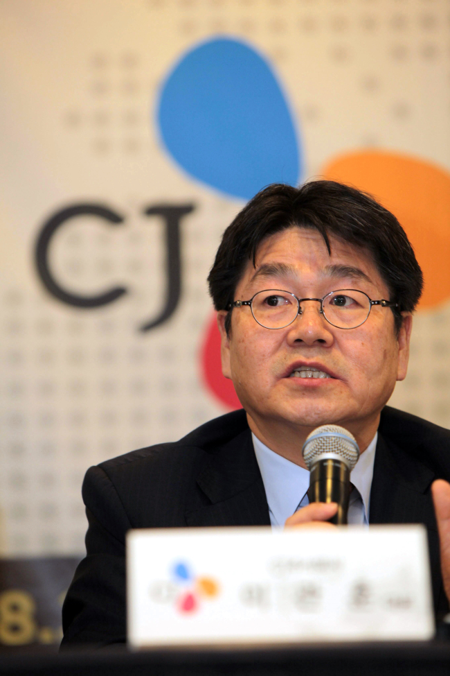 CJ Corp. CEO Lee Gwan-hoon speaks at a hotel in Los Angeles on Wednesday. (CJ Group)