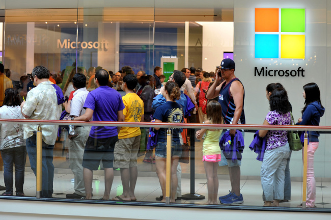 Customers wait in line to enter a Microsoft Corp. store during the grand opening in Troy, Michigan. (Bloomberg)