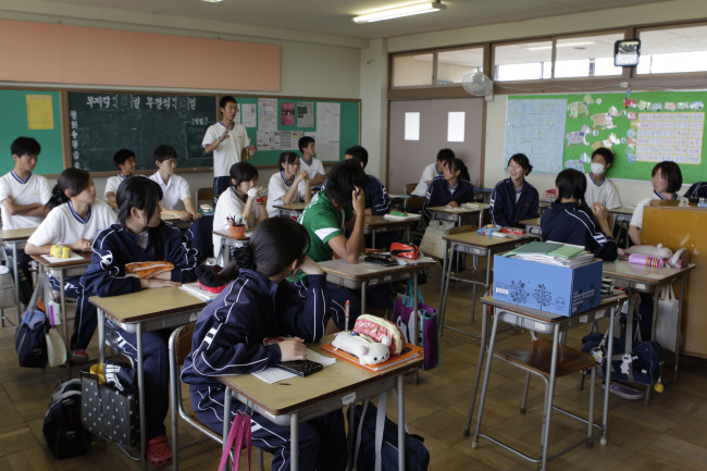 High school students attend a class at a North Korean school in Toyohashi near Nagoya, central Japan. (AP-Yonhap News)