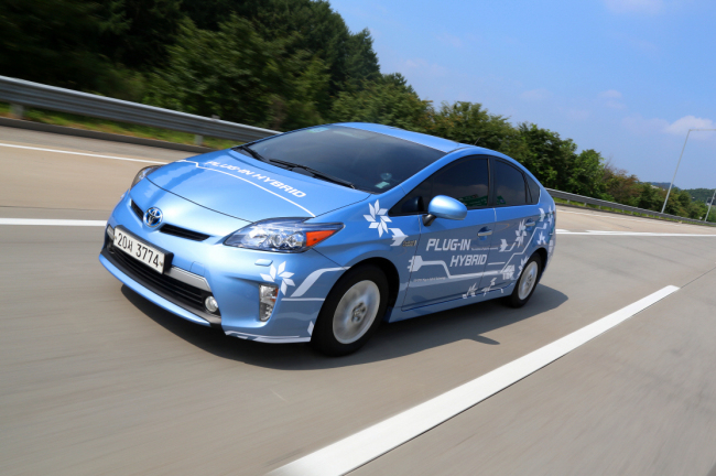 Toyota Prius Plug-in HybridDesign ★★★★☆ / Interior ★★★★★ / Cost ★★★★★ / Fuel economy ★★★★★ / Handling ★★★★★