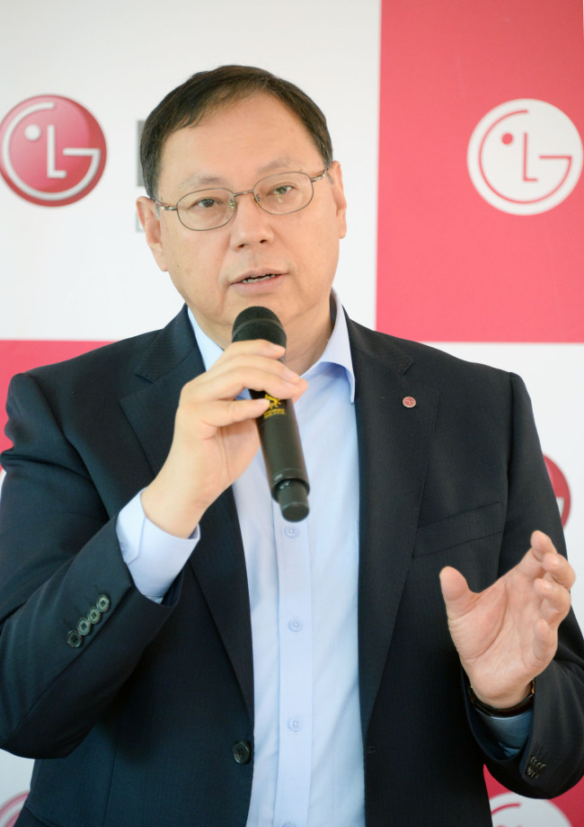 Jo Seong-jin, president of LG’s home appliance unit, speaks at a press meeting in Berlin on Friday. (LGE)