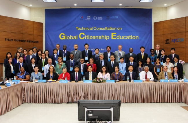 Participants gather for a group photo on the opening day of a two-day conference entitled the “Technical Consultation on Global Citizenship Education” at the headquarters of the Asia-Pacific Center of Education for International Understanding in Seoul on Monday. (APCEIU)