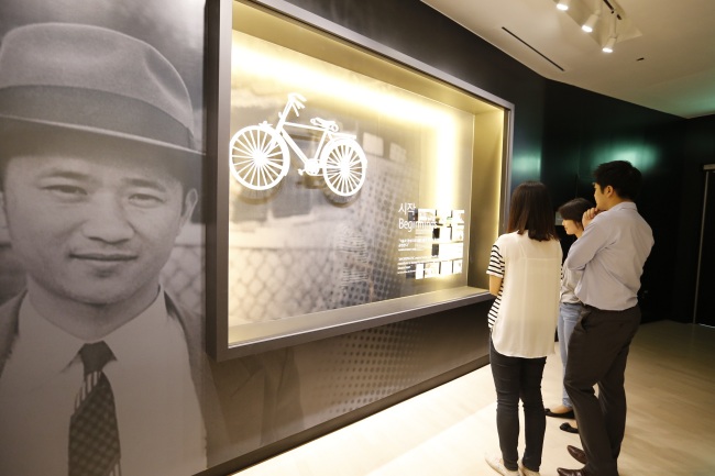 Visitors look around the Story Garden, a corporate museum of AmorePacific in Osan, Gyeonggi Province. (AmorePacific)