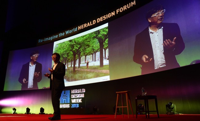 Architect Toyo Ito speaks about the social responsibility of design. (Kim Myung-sub/The Korea Herald)