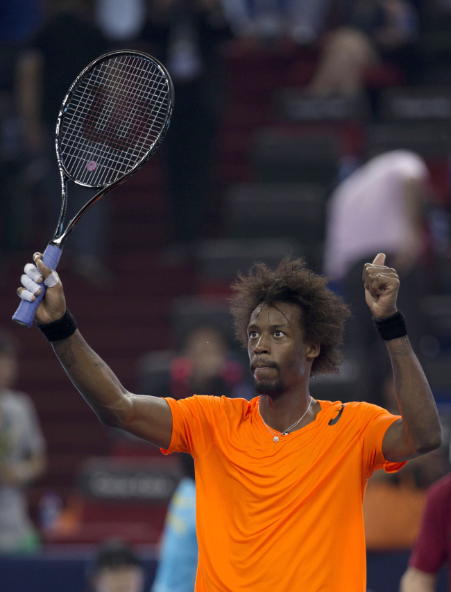 Gael Monfils celebrates after defeating Roger Federer in Shanghai, China, Thursday. (AP-Yonhap News)