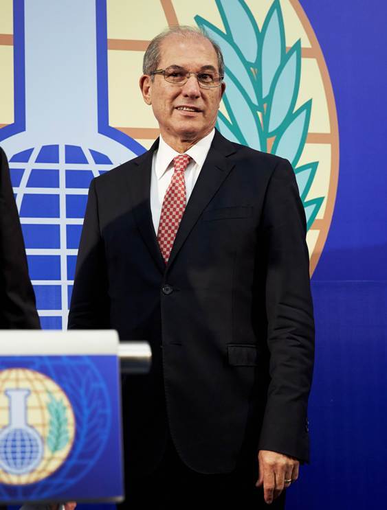 A photo taken on October 9, 2013 in The Hague shows Organization for the Prohibition of Chemical Weapons (OPCW) Director-General Ahmet Uzumcu briefing journalists on the progression in the disarmament of Syria's chemical arsenal and facilities. (AFP-Yonhap News)