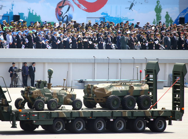 Unmanned vehicles, developed by the military agencies and private defense firms, are seen during a military parade in Seoul to mark the 65th Armed Forces Day on Oct. 1. (Yonhap News)