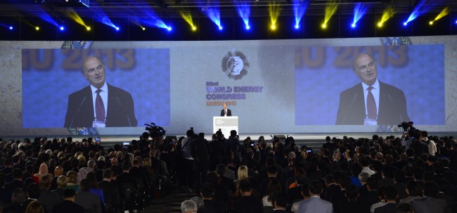 Pierre Gadonneix, chairman of the World Energy Council, delivers a congratulatory speech at the opening ceremony for the 22nd World Energy Congress in Daegu on Sunday. (Park Hae-mook/The Korea Herald)