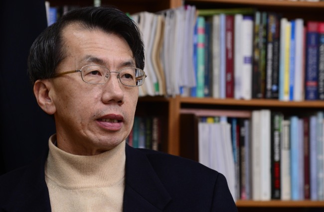 Professor Park Gil-sung, chairman of World Association for Hallyu Studies  (Park Hae-mook/The Korea Herald)