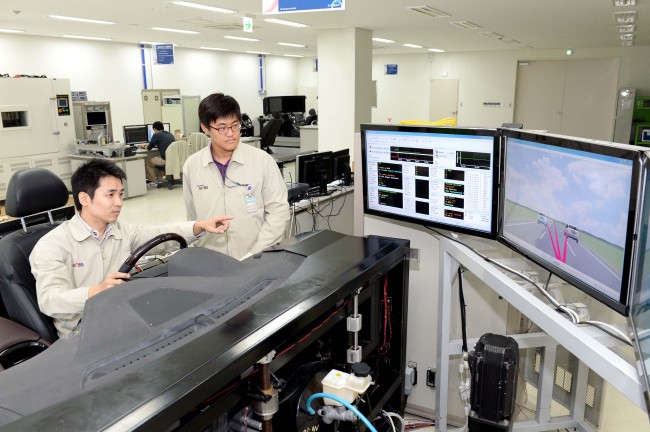 Engineers work on a next-generation cruise control system at Hyundai Mobis’ R&D center in Yongin, Gyeonggi Province. (Hyundai Mobis)