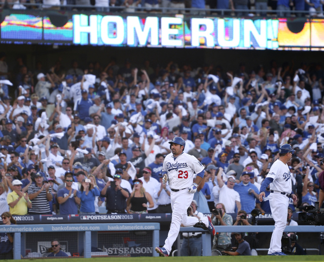 Dodgers first baseman Adrian Gonzalez rounds the bases after hitting a home run in the eighth inning on Wednesday. (AP-Yonhap News)