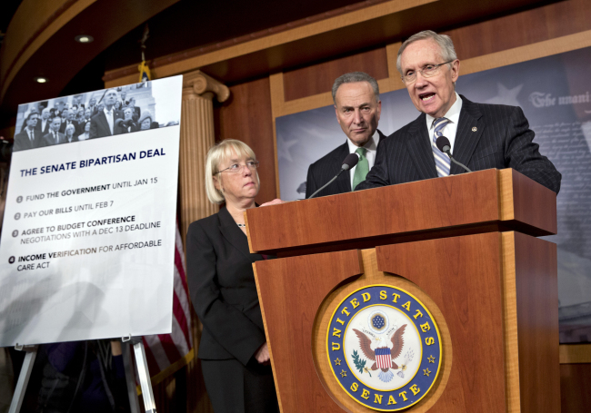 Senate Majority Leader Harry Reid, D-Nev., speaks with reporters after voting on a measure to avert a threatened Treasury default and reopen the government after a partial, 16-day shutdown, at the Capitol in Washington, Wednesday, Oct. 16, 2013, as Sen. Patty Murray, D-Wash., chair of the Senate Budget Committee, Sen. Chuck Schumer, D-N.Y., listen. (AP-Yonhap News)