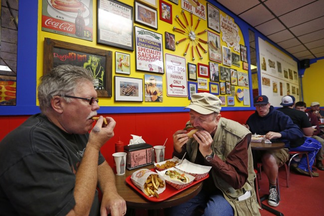 Customers enjoy their meals at Doug Sohn’s Hot Doug’s restaurant in northwest Chicago on Oct. 9. (AP-Yonhap News)