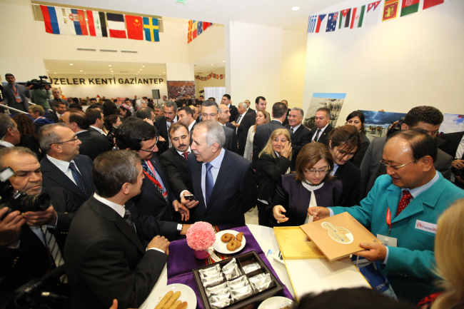 Participants attend the 7th Silk Road Mayors’ Forum held in Gaziantep, Turkey, in November 2012. (Yeosu City Government)