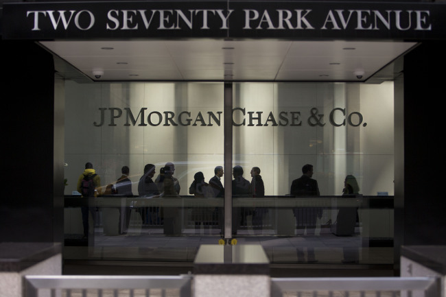 People stand in the lobby of the JPMorgan Chase & Co. headquarters in New York. (Bloomberg)