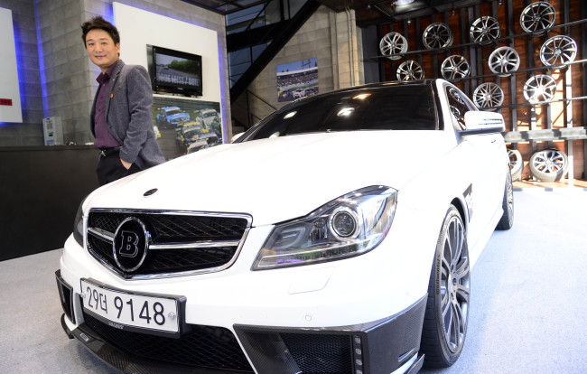 A-Seung Automotive Group CEO Cha Ji-won poses with a Mercedes-Benz A Class modified by Brabus at the company’s showroom in Yeoksam-dong, southern Seoul. (Park Hae-mook/The Korea Herald)