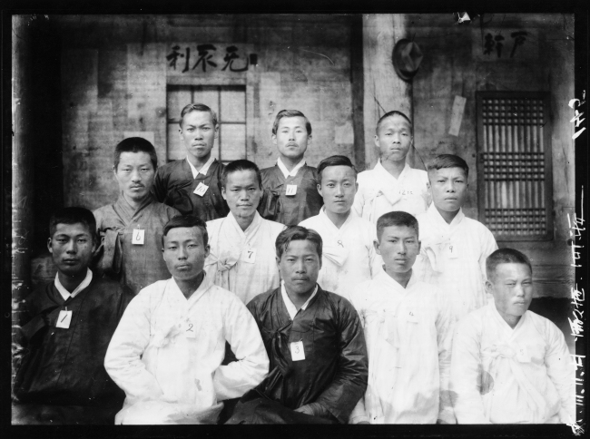 Twelve men in Geojaedo Island taken for physical measurements for Japanese Anthopologist Torri Ryuzo’s study, 1914 (Seoul Photo Festival)