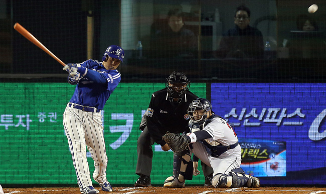 Samsung’s Lee Seung-yeop batted fifth in Game 5, up a spot from the four previous games. (Yonhap News)