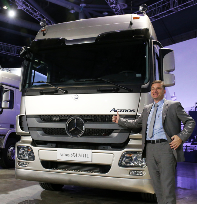 Daimler Trucks Korea sales and marketing vice president Rainer Gaertner poses next to the Actros Cargo truck during a launching event held at KINTEX in Goyang, Gyeonggi Province, Wednesday. (Daimler Trucks Korea)