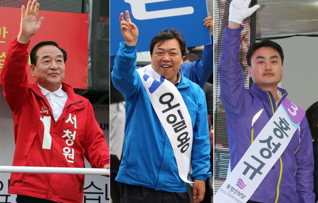 Three candidates running in Wednesday’s parliamentary by-election in Hwaseong, Gyeonggi Province, wave to citizens on their final campaign trails on Tuesday. From left are Suh Chung-won from the ruling Saenuri Party, Oh Il-yong from the Democratic Party and Hong Sung-kyu from the Unified Progressive Party. (Yonhap News)