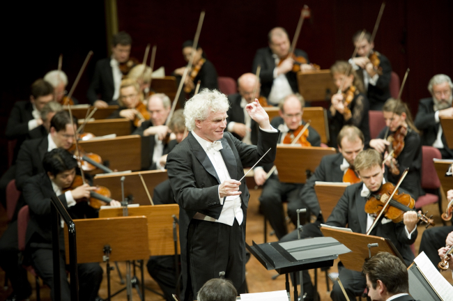 Sir Simon Rattle will lead the Berlin Philharmonic Orchestra at Seoul Arts Center on Nov. 11-12. (Kumho Asiana Cultural Foundation)