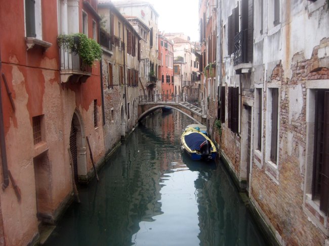 While the crowds around Piazza San Marco or the Rialto Bridge in Venice, Italy, can be maddening, just a few hundred feet away are quiet alleys, bridges and canal side spots perfect for an afternoon stroll.(Gary A. Warner/Orange County Register/MCT)