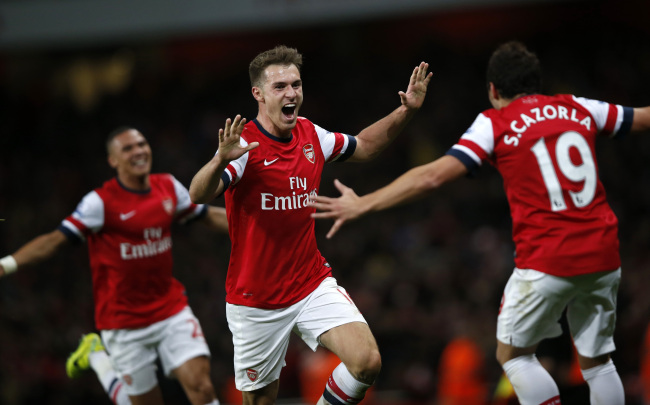 Aaron Ramsey (center) of Arsenal celebrates scoring against Liverpool on Saturday. (Xinhua-Yonahp News)