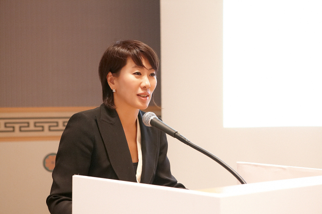 Procter & Gamble Korea’s chief executive Lee Sue-kyung speaks during a media event held at the Shilla Jeju on Jejudo Island, Friday. (P&G Korea)