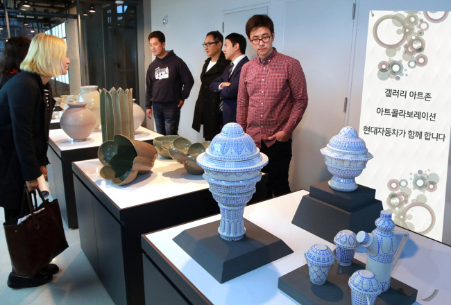 Visitors look at artworks displayed at the Gallery Art Zone in the National Museum of Modern and Contemporary Art. (Hyundai Motors)