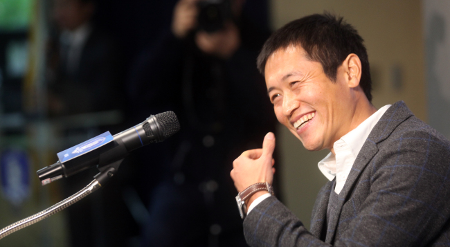 Lee Young-pyo takes part in a press conference on Thursday. (Yonhap News)