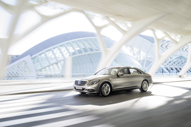 The new sixth-generation S-Class sedan. (Mercedes-Benz Korea)