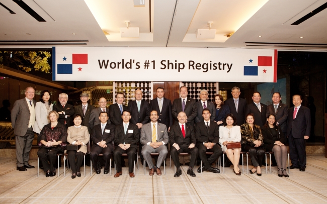 Latin American envoys, friends of Panama and government officials join Panamanian Ambassador to South Korea Aram Cisneros (seated center) during a reception celebrating the 110th anniversary of the Central American country’s national independence in Seoul on Thursday. (Panamanian Embassy)